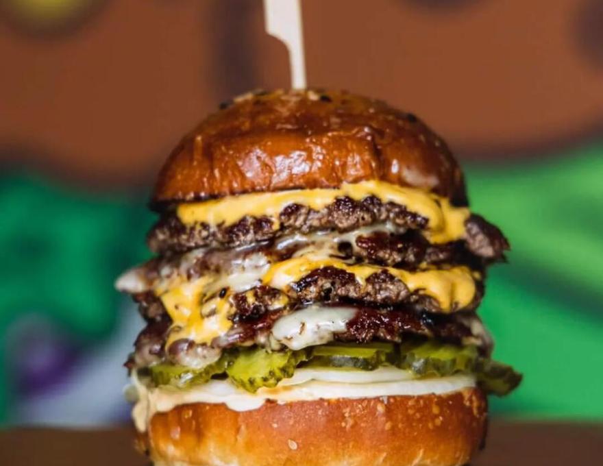 ELEVEN DOGS BURGER AND COFFEE2